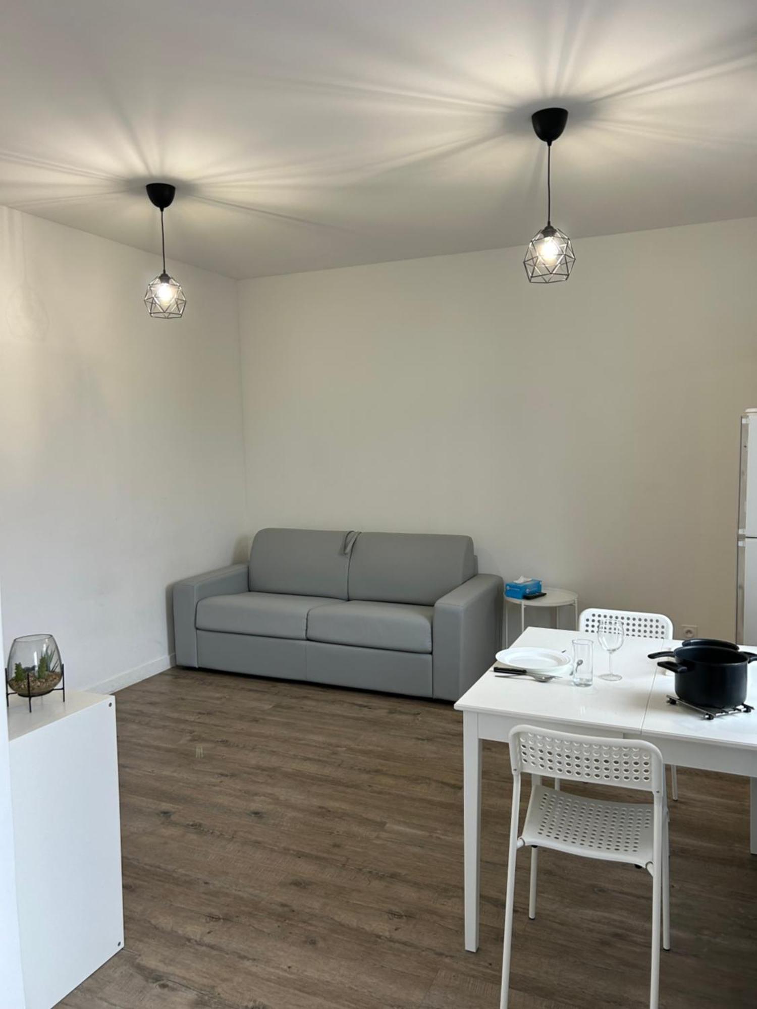 superbe studio meublé avec parking Maubeuge Extérieur photo