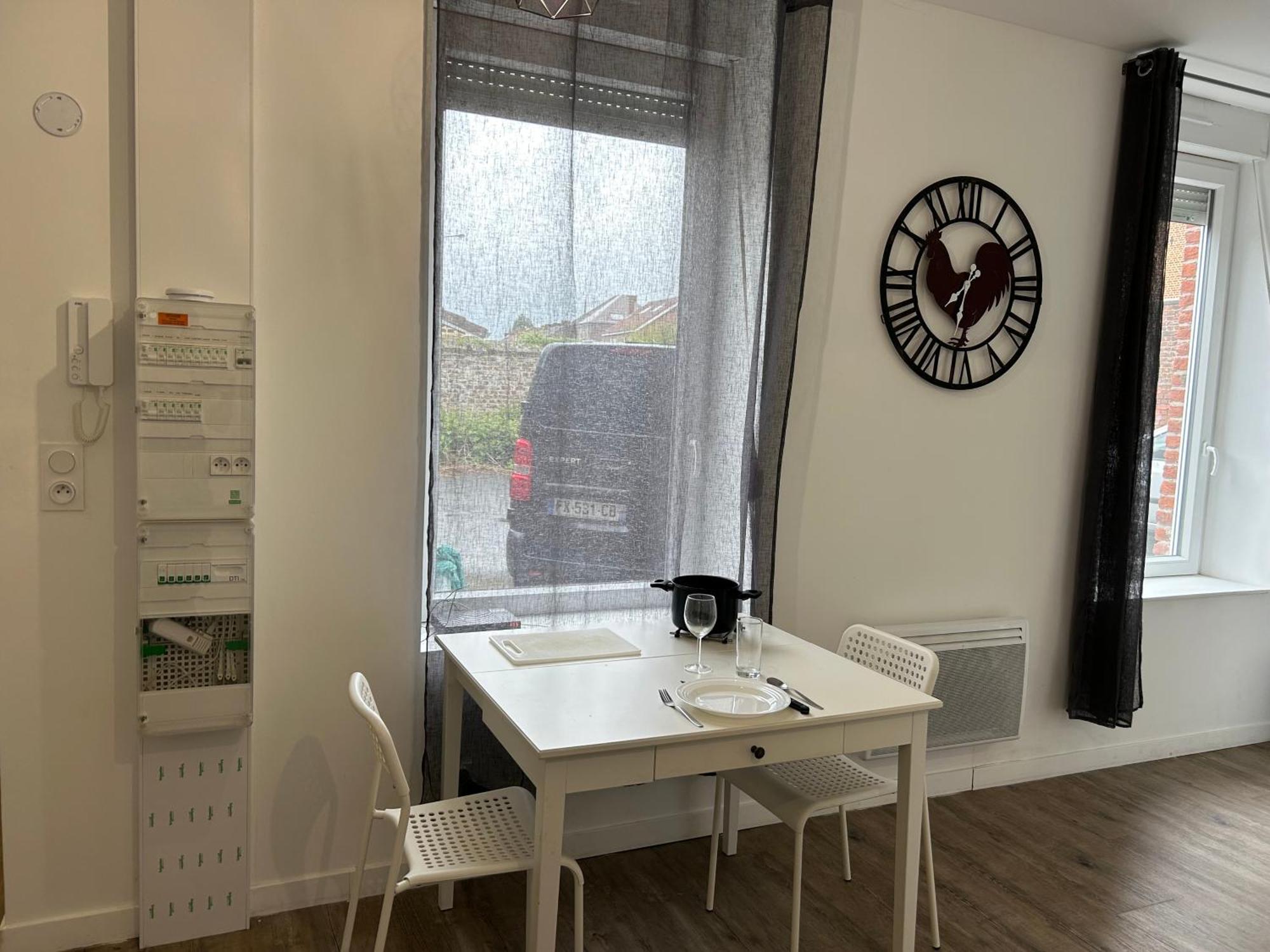 superbe studio meublé avec parking Maubeuge Extérieur photo