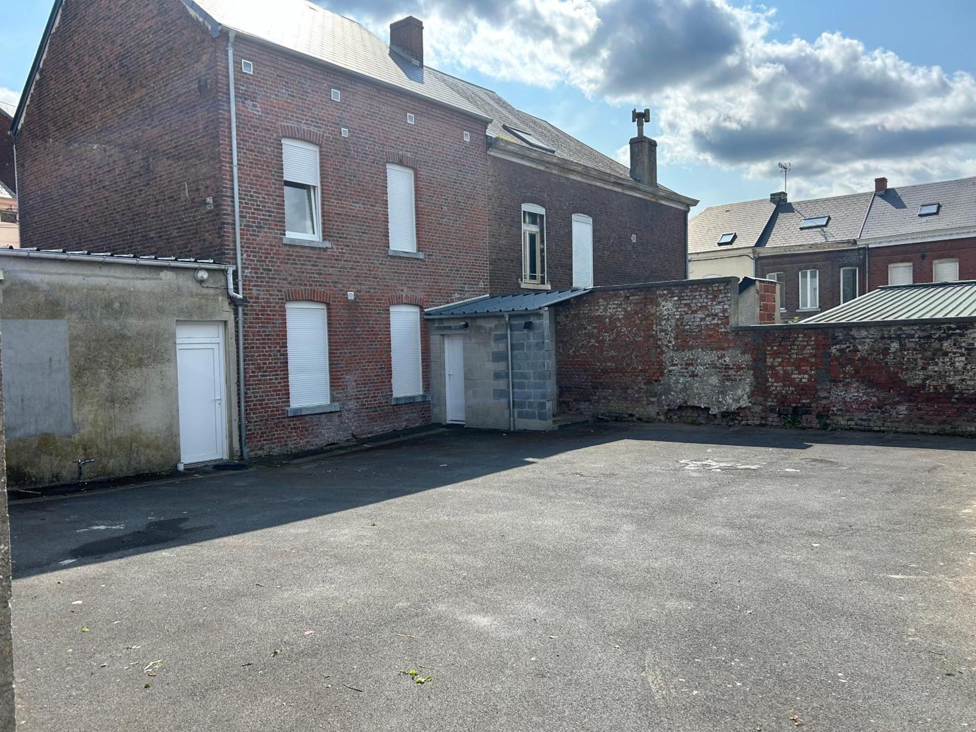 superbe studio meublé avec parking Maubeuge Extérieur photo